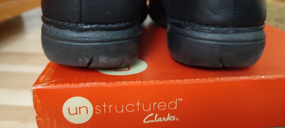 czarne botki Clarks