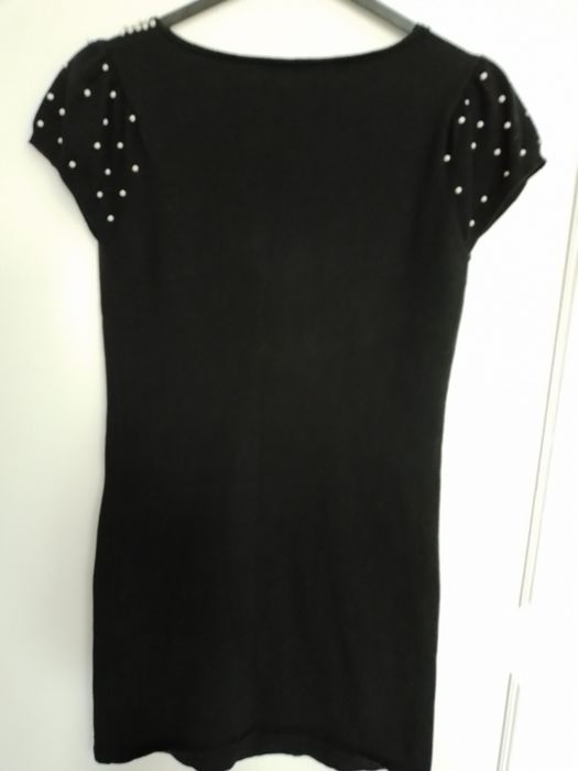 Vestido curto de festa com pérolas