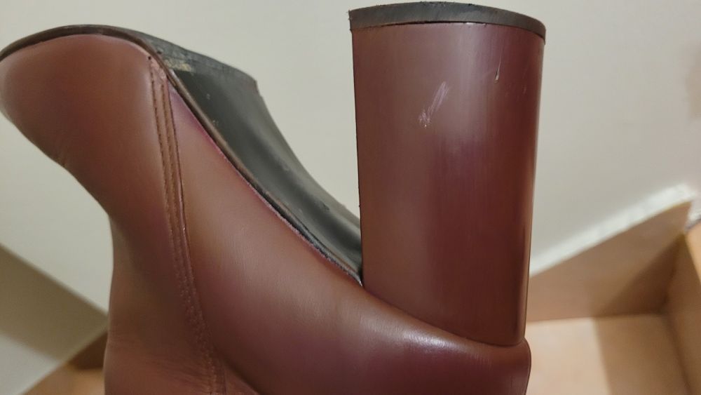 Burgundowe botki Lasocki