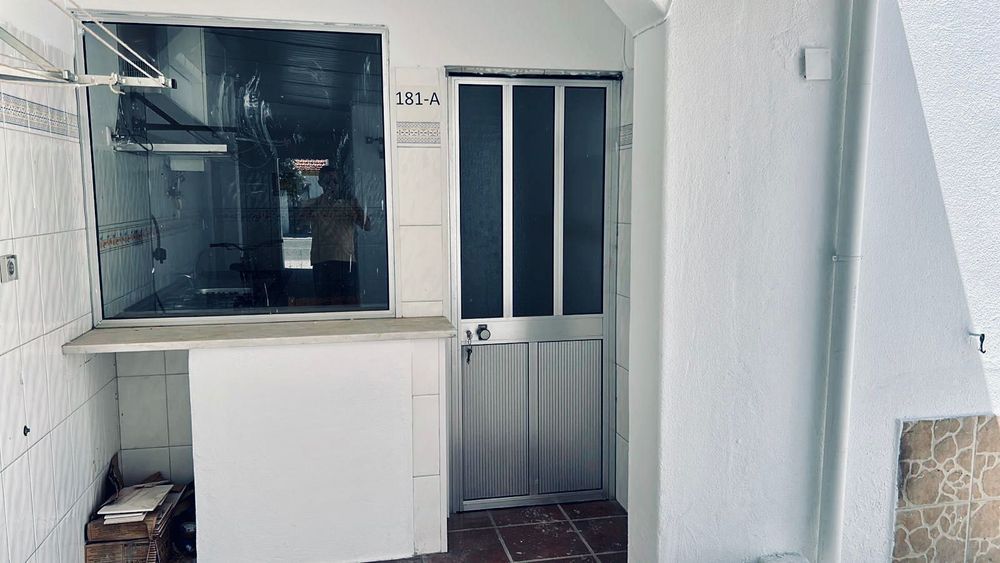 Arrenda se T1 Aveiras de Cima (AZAMBUJA)