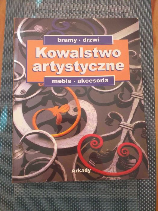 Kowalstwo artystyczne. Bramy, drzwi, meble akcesoria