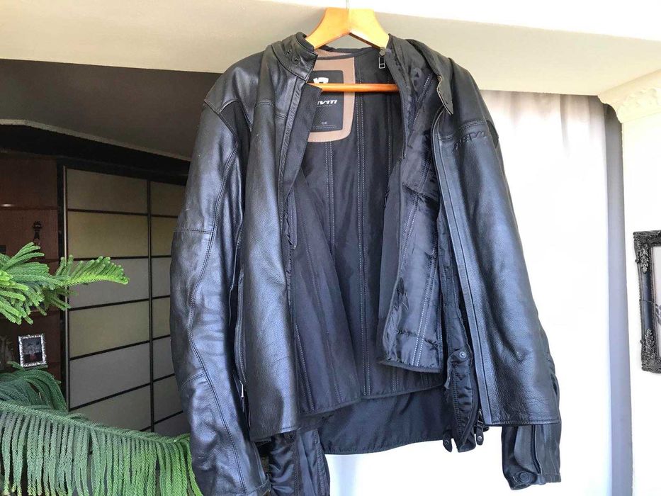 Продам Байкерську мотоциклетну куртку.