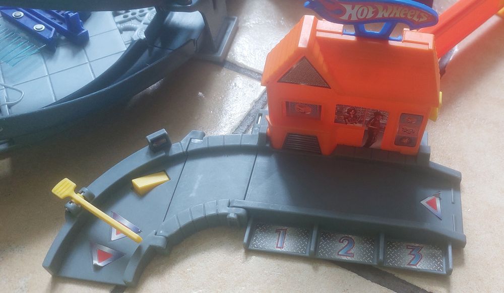 Hot Wheels Dinozaur