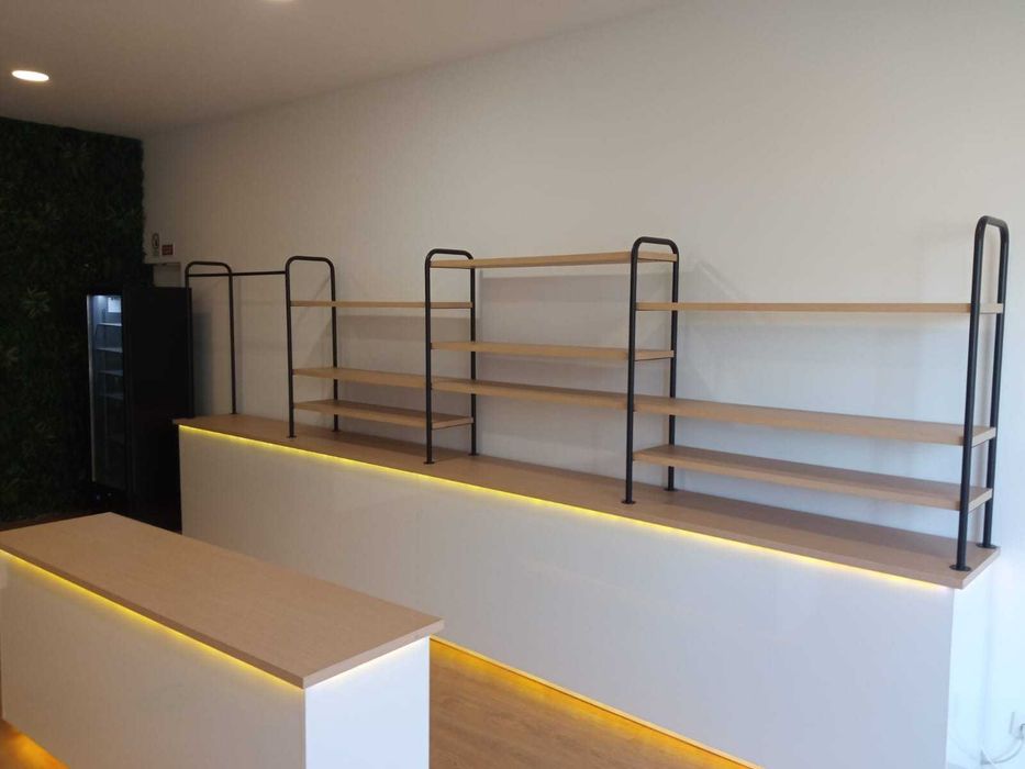 Móveis Expositores c/ Prateleiras *Como Novo*