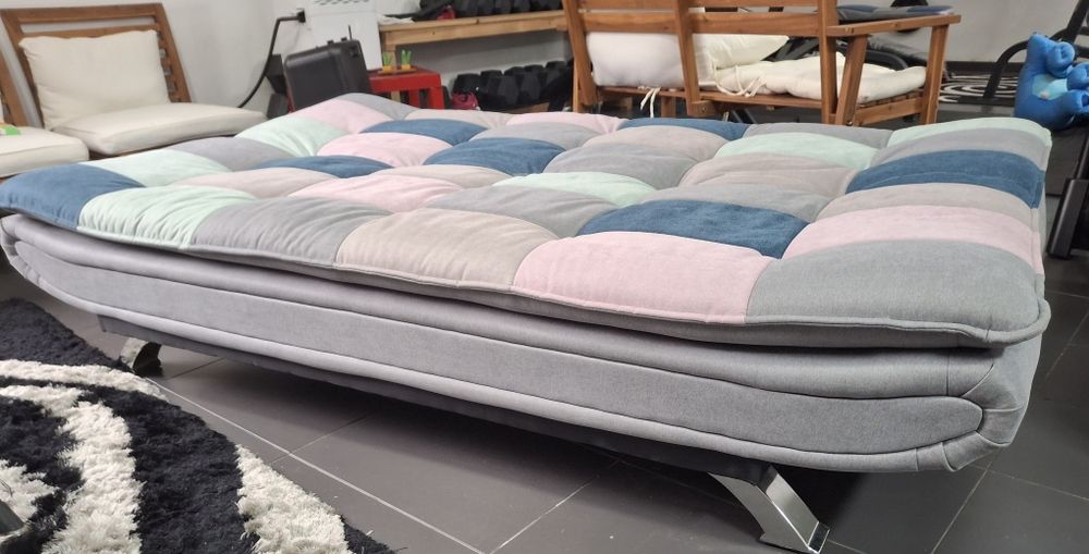 Sofá 3 lugares cama,praticamente novo