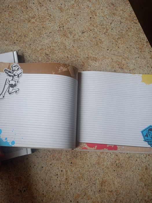 Książka komiks i zeszyt