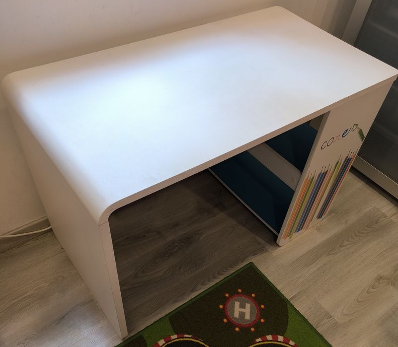 Secretária quarto criança