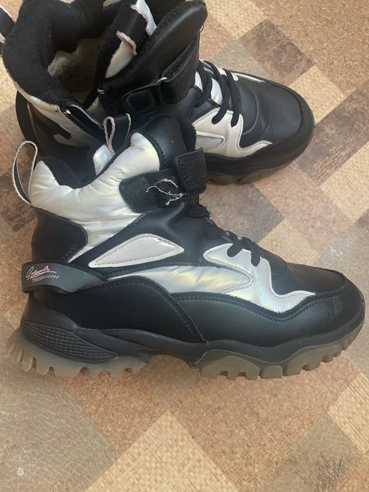 Кросівки зимові для дівчинки 37 р