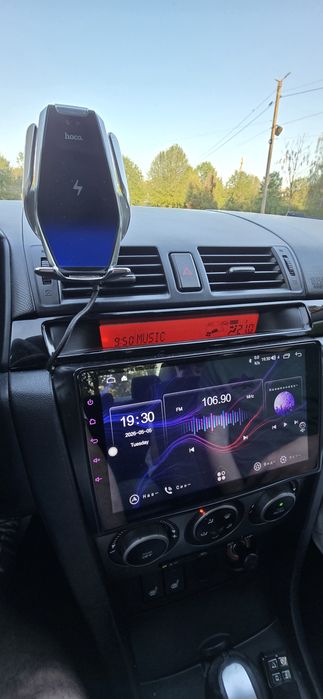 Машина Mazda 3