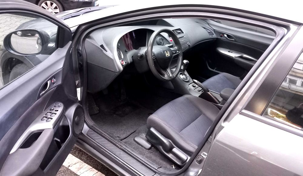 Honda Civic 2010 procura novo dono