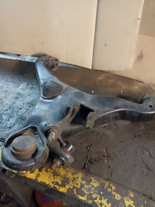 Важелі Ніссан патфайндер