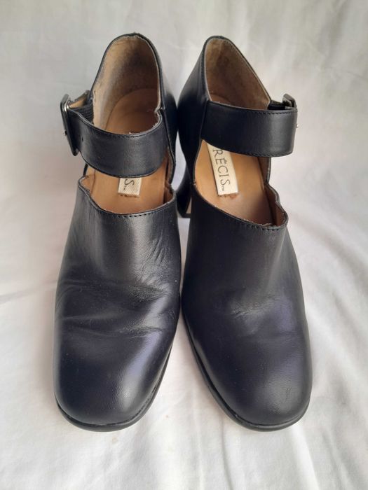 Sprzedam damskie pantofle vintage Précis