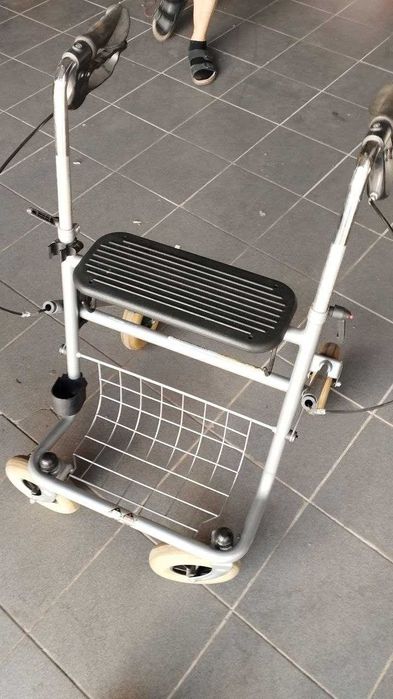 Andarilho Adulto Rollator Bischoff & Bischoff – Modelo 4003
