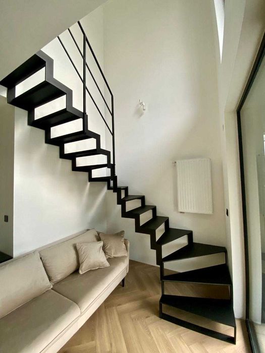 Schody wewnętrzne na konstrukcji metalowej - PRODUCENT