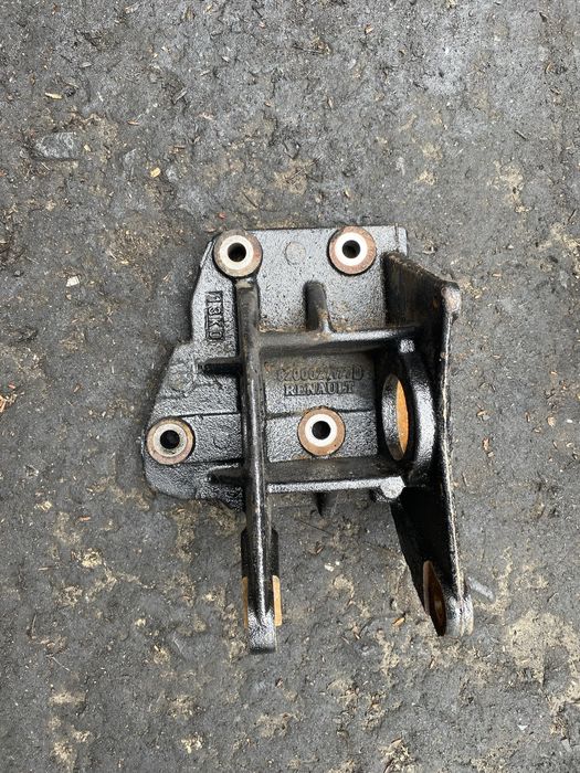 Кронштейн підвісного рено мастер лагуна еспейс