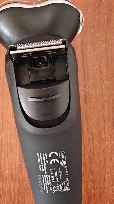 Golarka rotacyjna  3.7V  Switch On