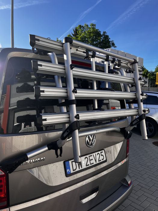 Bagażnik Thule na 4 rowery.