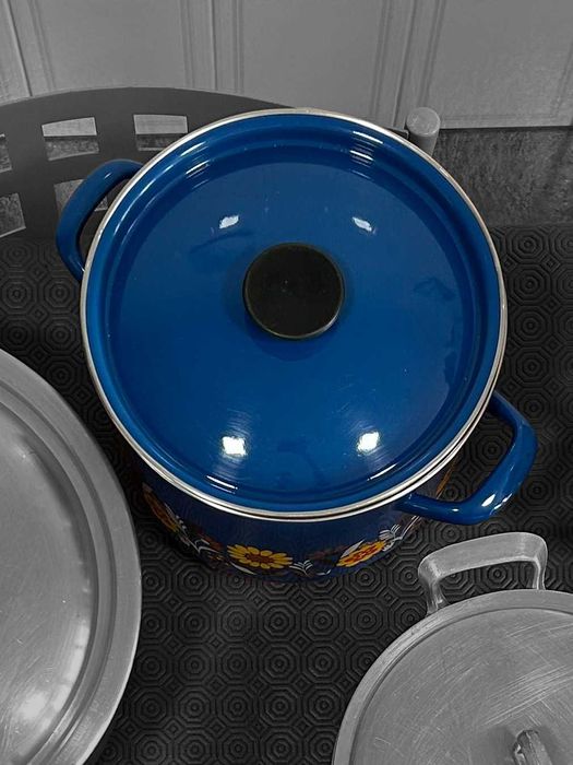 Enamel Pot426581530835036161