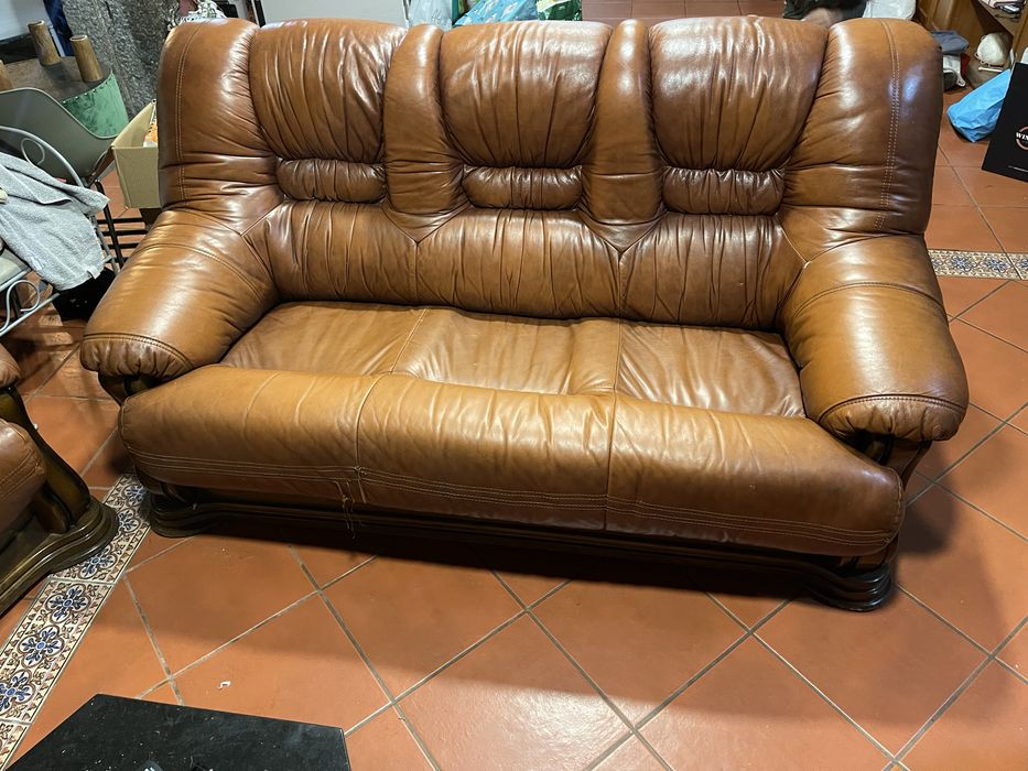 Conjunto de sofás em pele