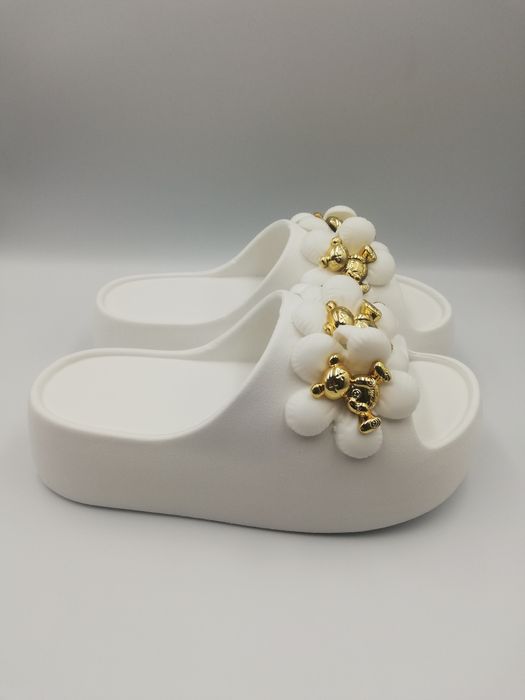 Białe piankowe klapki 38/39