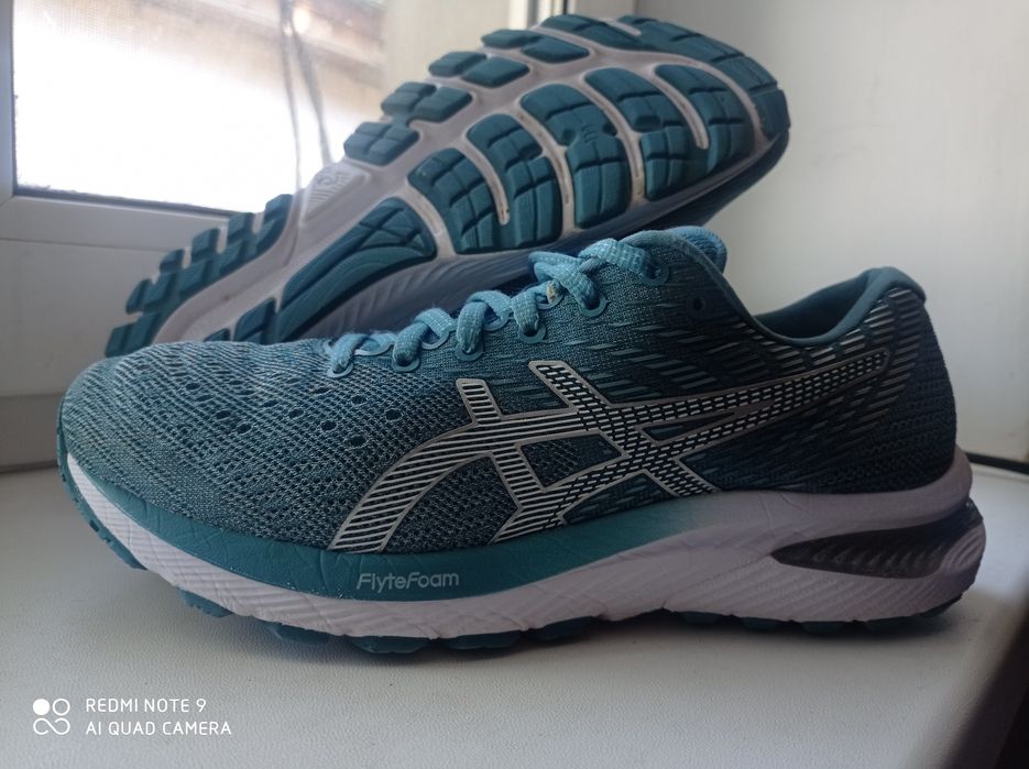 Кооссовки Asics   р - 39
