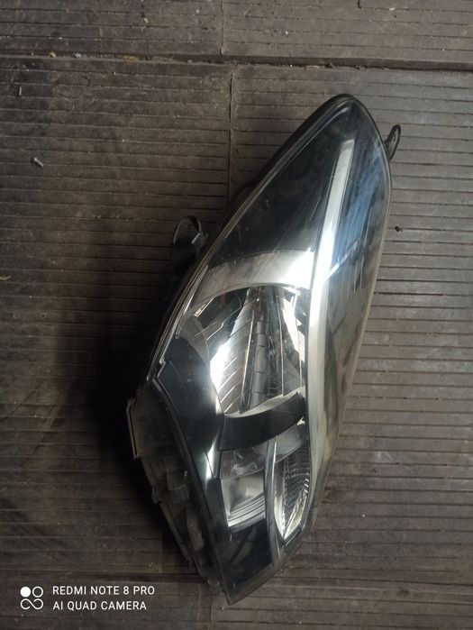 Lampa toyota Yaris przód