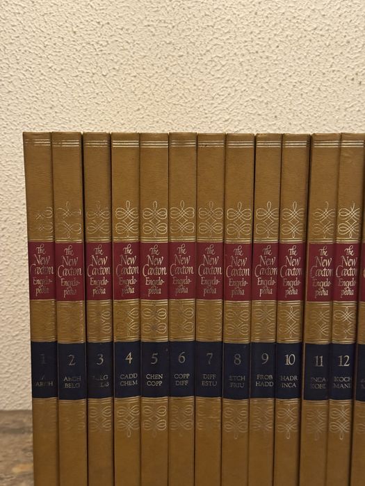 Livros - The New Caxton Encyclopedia