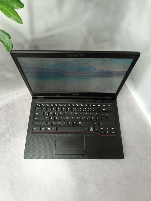 Ноутбук Fujitsu LIFEBOOK E448/i3-7020U/8 GB/256/14" HD/для навчання