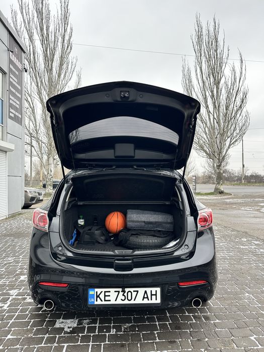 Продам свою автівку Мазда 3 Хетчбек 2012