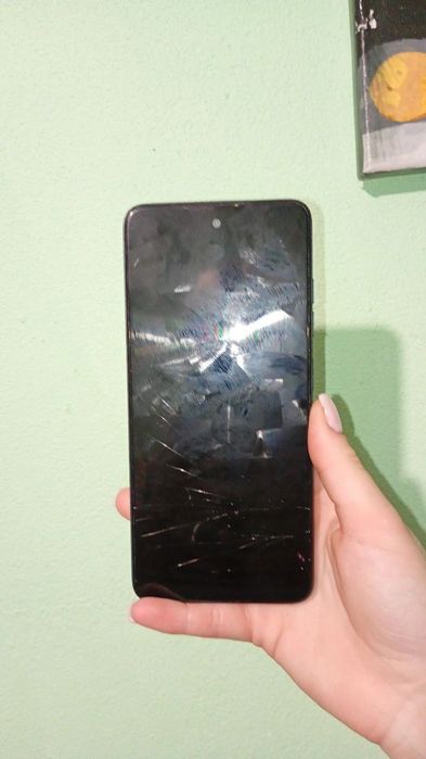 Продаю Tecno Spark 20C, телефон повністю робочий, є пару нюансів