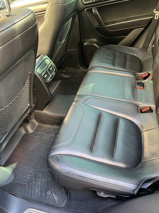 Автомобіль Volkswagen Touareg NF 2010