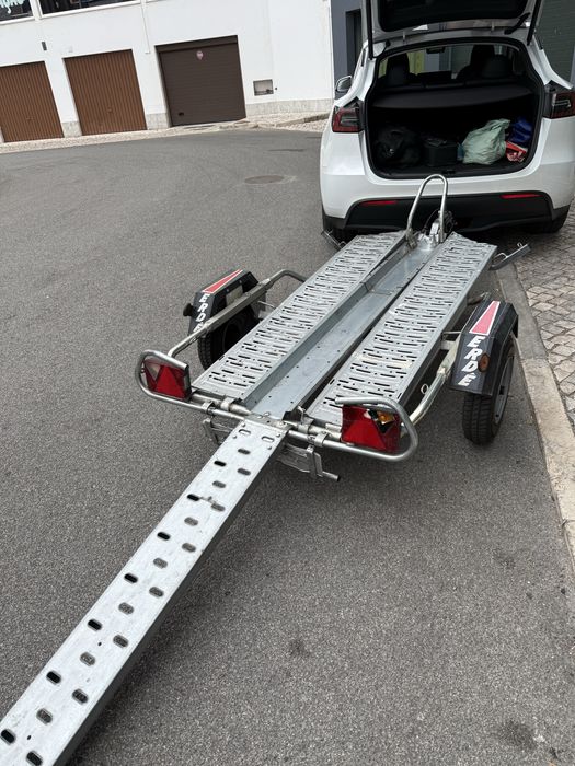 Atrelado  para motas  de 2-3 e 4 rodas