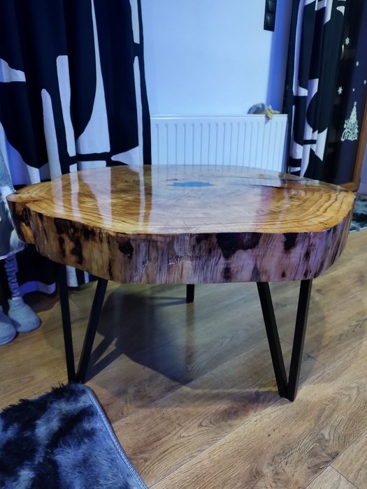 Stolik kawowy plaster drewna żywica