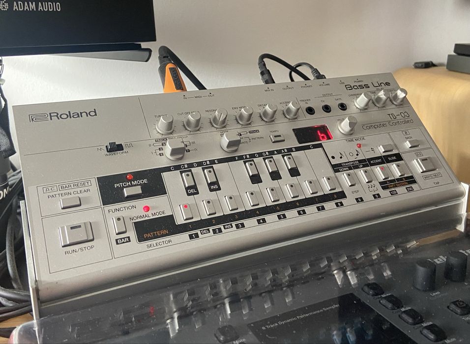 Roland TB-03 Bass Line