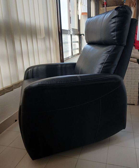 Vendo cadeirão pouco uso articulado .