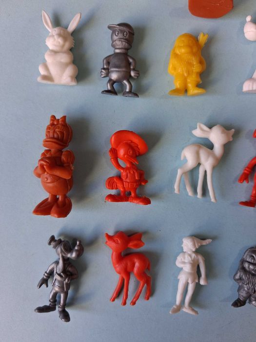 33 Bonecos monocromáticos Série WALT DISNEY . Ver fotos. Preço do lote.