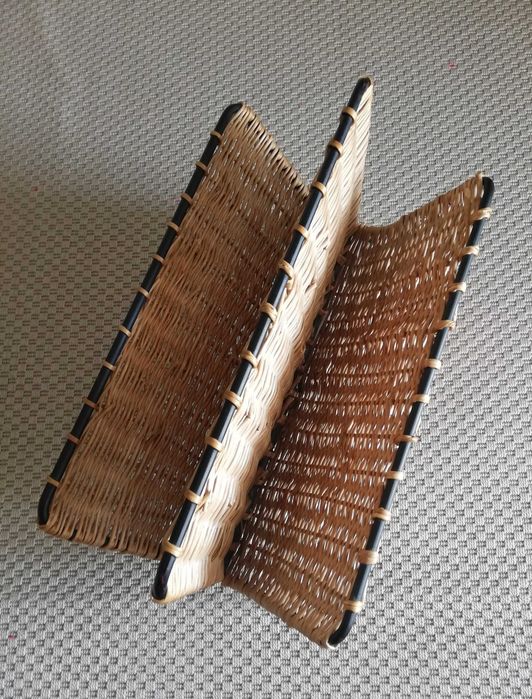 Porta Revistas em ferro e palha