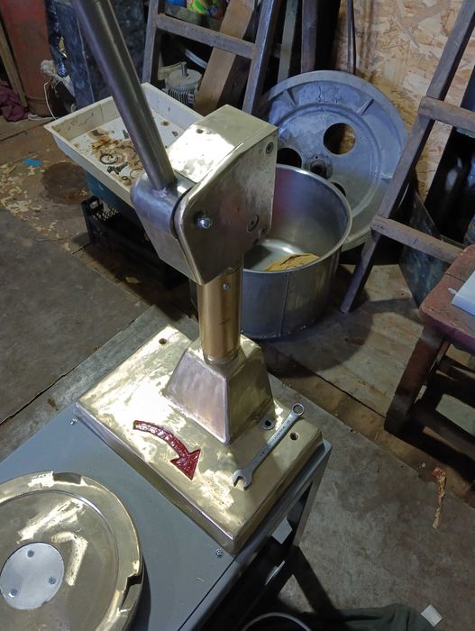 Тестомес тестомесильная машина МТМ 60,  60 литров