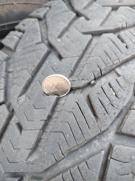 Гума зимня 215*65*r17 99h 1500грн/шт