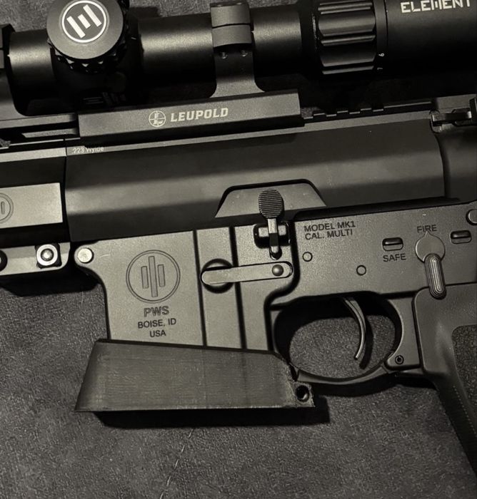 Magwell do AR-15 na śrubę
