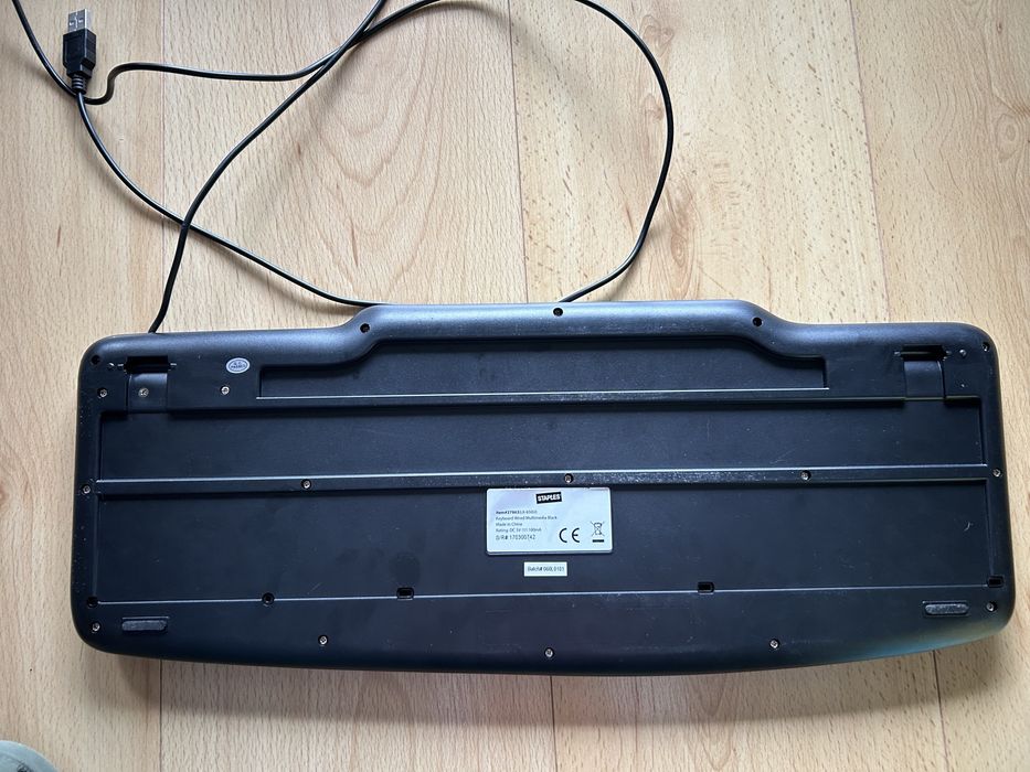 Teclado para computador com fios e ligação USB