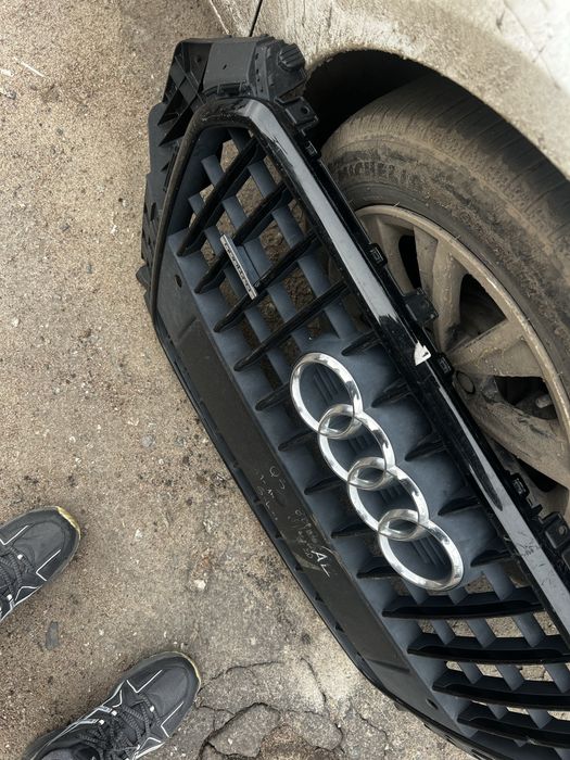 Радіаторна решотка. Ауді ку3. Ауди q3. Решітка