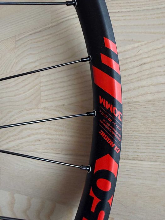 Koło tyl 27,5 DT swiss obrecz FR 560 fr 1950 enduro ebike micro CL red