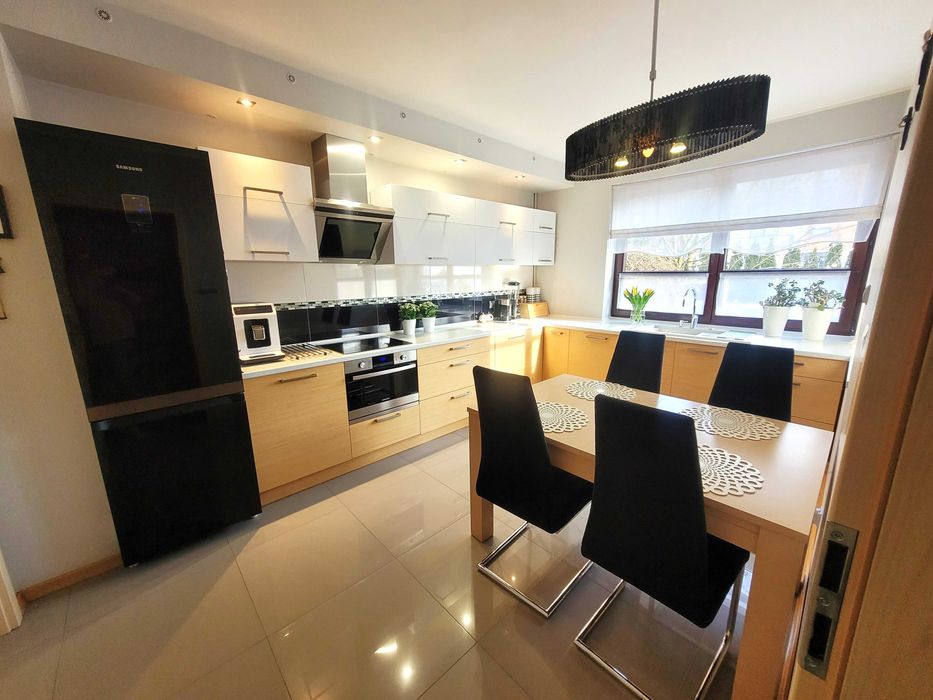 Sprzedam dom, 2 garaże! Super lokalizacja! Niskie koszty, Komfortowy