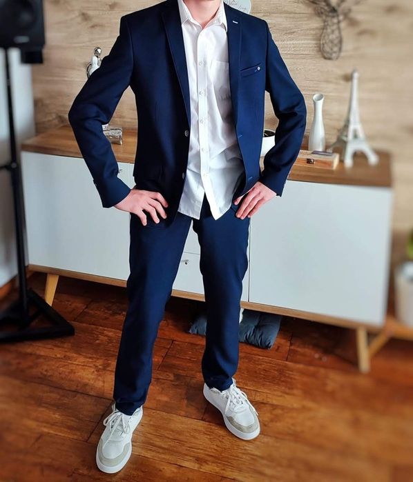 Garnitur młodzieżowy na wysokiego szczupłego chłopca