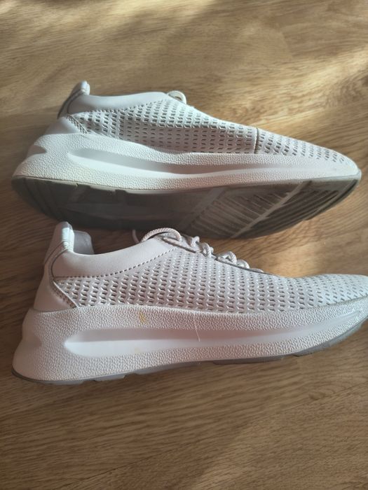 Шкіряні кросівки