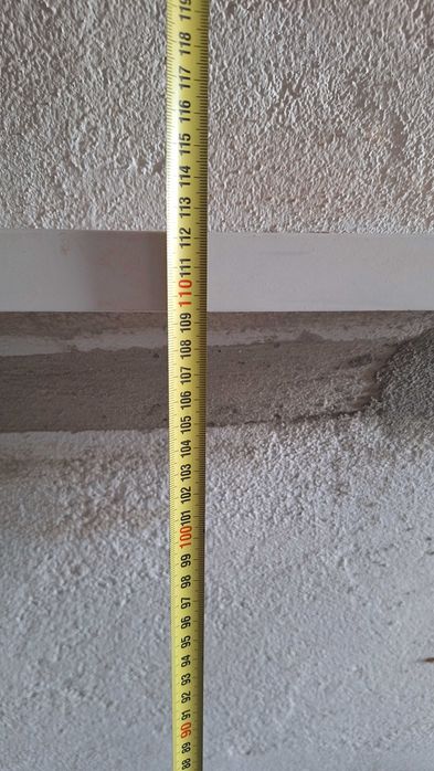 Janela de correr com vidro duplo e aro.