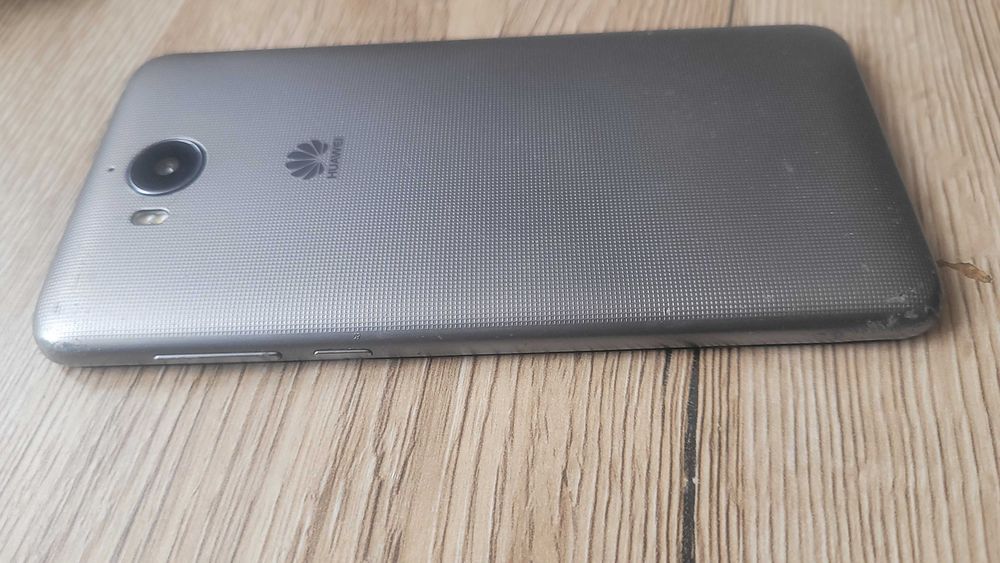 Huawei Y6 2017 Dwie karty sim plus karta pamięci