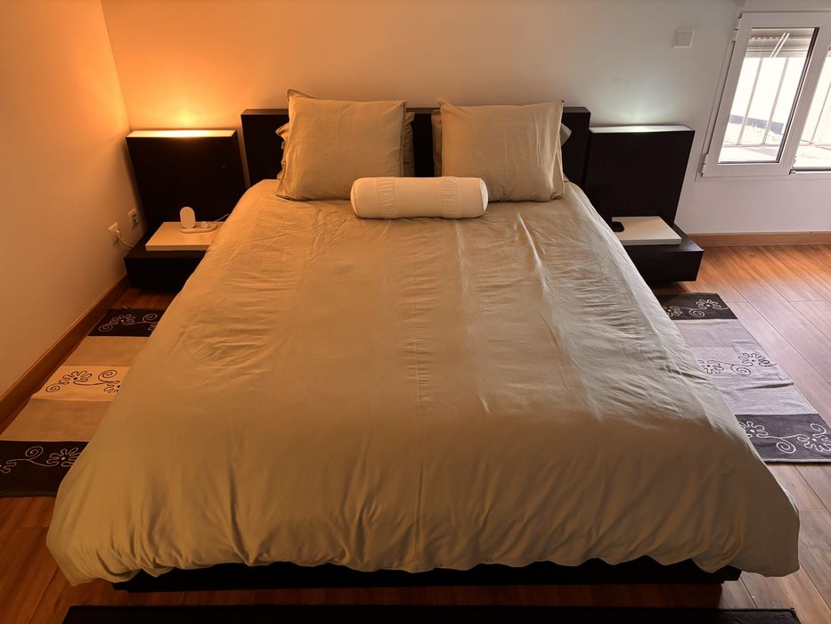 - Estrutura Cama Casal 160x200cm + Mesas de Cabeceira