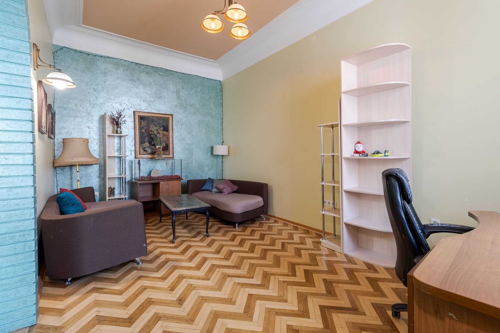 4-кімнатна квартира на продаж у Львові біля центру